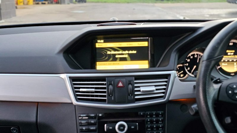 MERCEDES-BENZ E CLASS