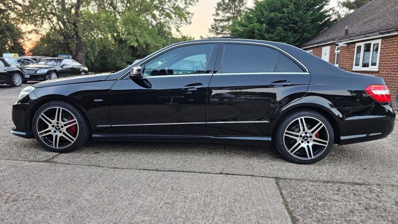 MERCEDES-BENZ E CLASS