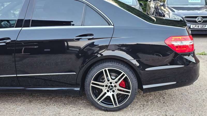 MERCEDES-BENZ E CLASS