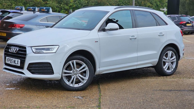 AUDI Q3