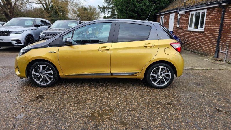 TOYOTA YARIS