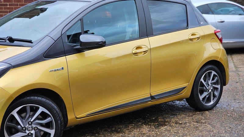 TOYOTA YARIS