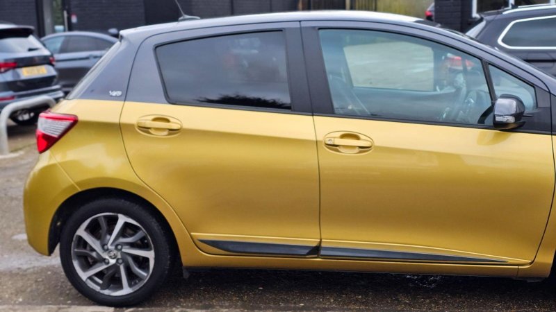 TOYOTA YARIS