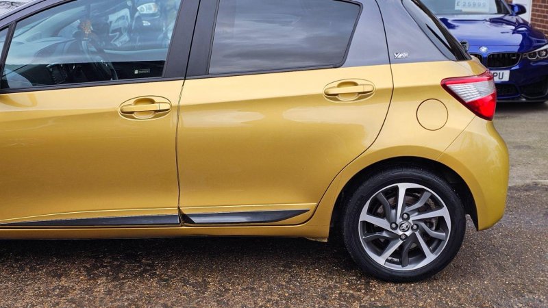 TOYOTA YARIS