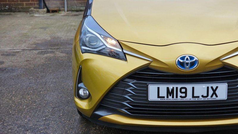 TOYOTA YARIS