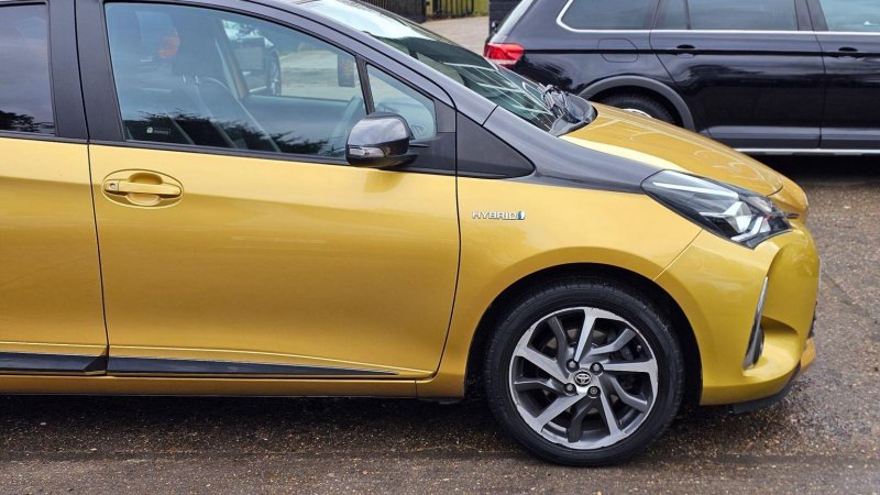 TOYOTA YARIS