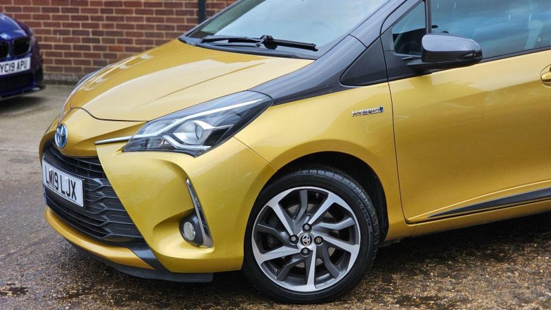 TOYOTA YARIS