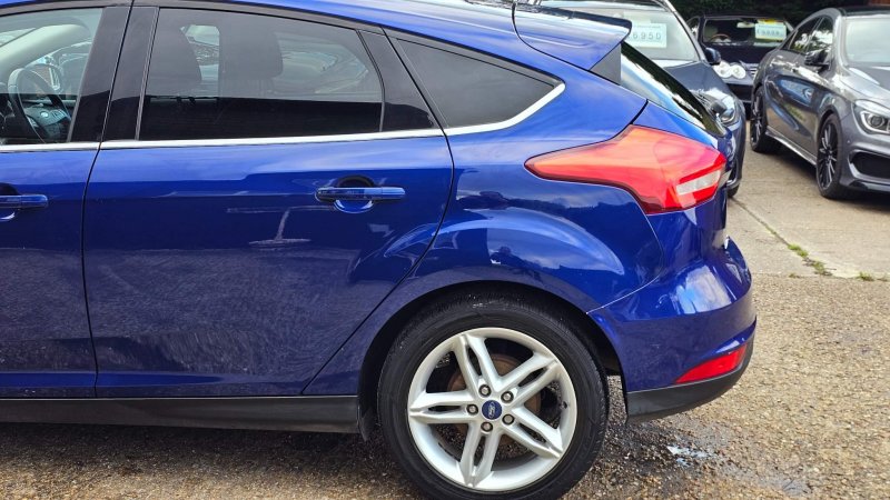 FORD FOCUS