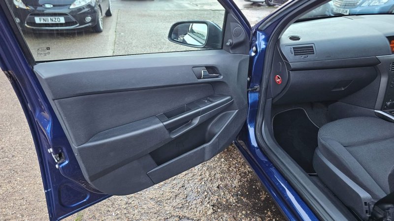 VAUXHALL ASTRA