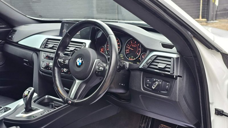 BMW 3 SERIES
