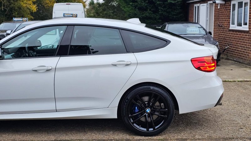 BMW 3 SERIES