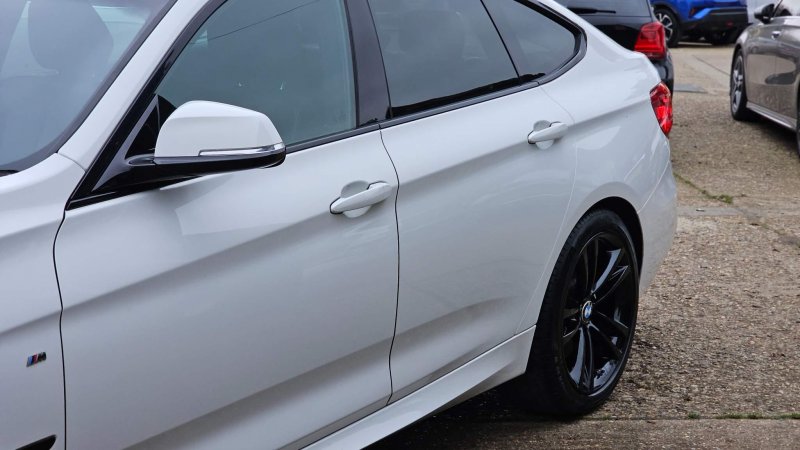 BMW 3 SERIES