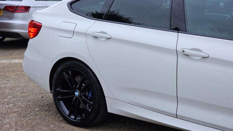 BMW 3 SERIES