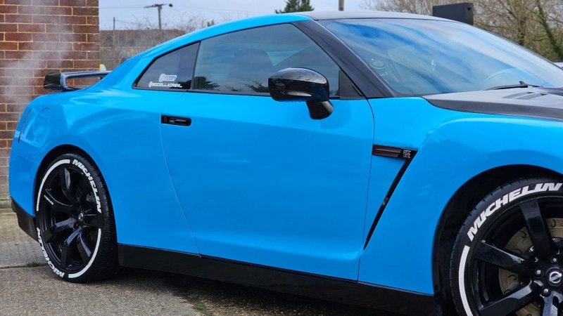 NISSAN GT-R