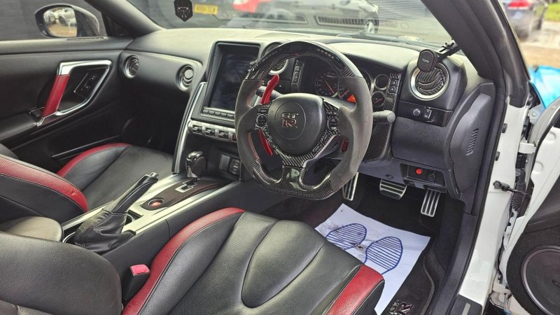 NISSAN GT-R