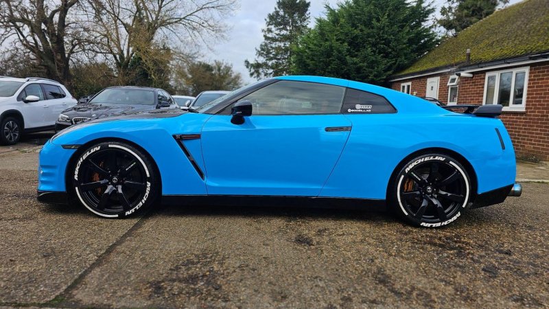NISSAN GT-R