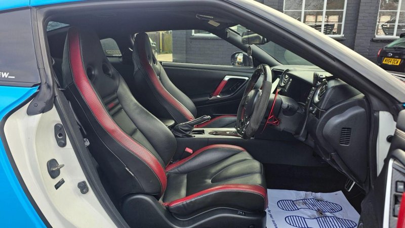 NISSAN GT-R