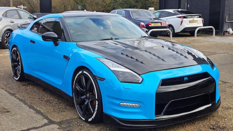 NISSAN GT-R