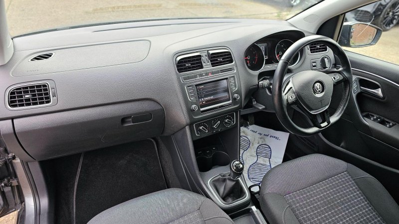 VOLKSWAGEN POLO