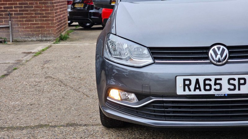 VOLKSWAGEN POLO