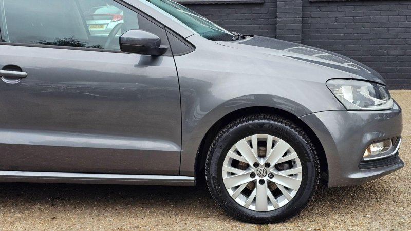 VOLKSWAGEN POLO