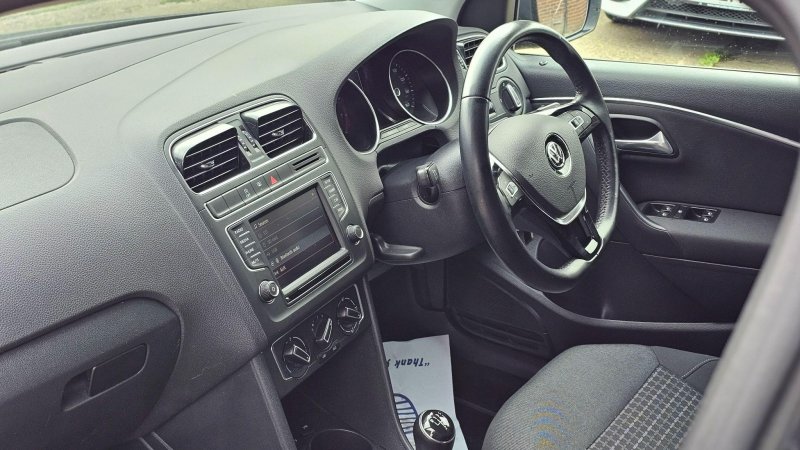 VOLKSWAGEN POLO