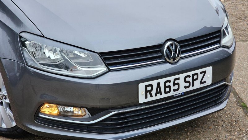 VOLKSWAGEN POLO