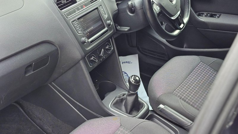 VOLKSWAGEN POLO