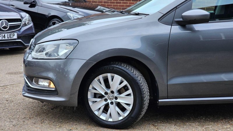 VOLKSWAGEN POLO