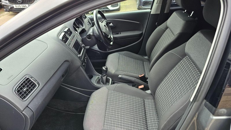 VOLKSWAGEN POLO