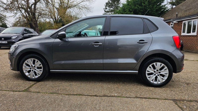 VOLKSWAGEN POLO