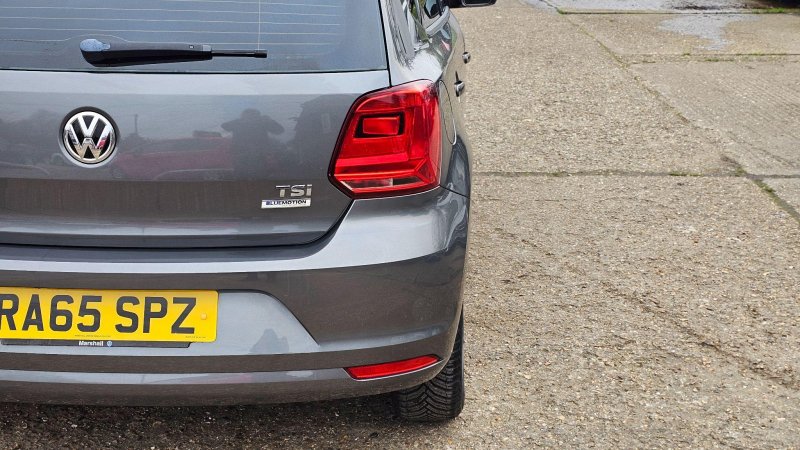 VOLKSWAGEN POLO