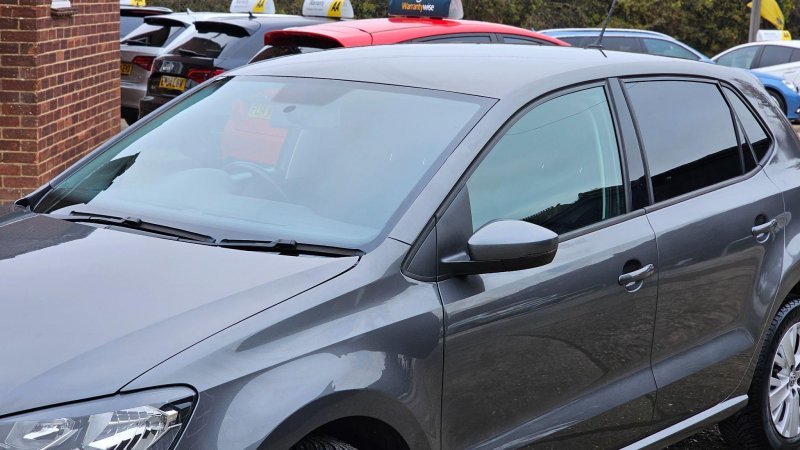 VOLKSWAGEN POLO