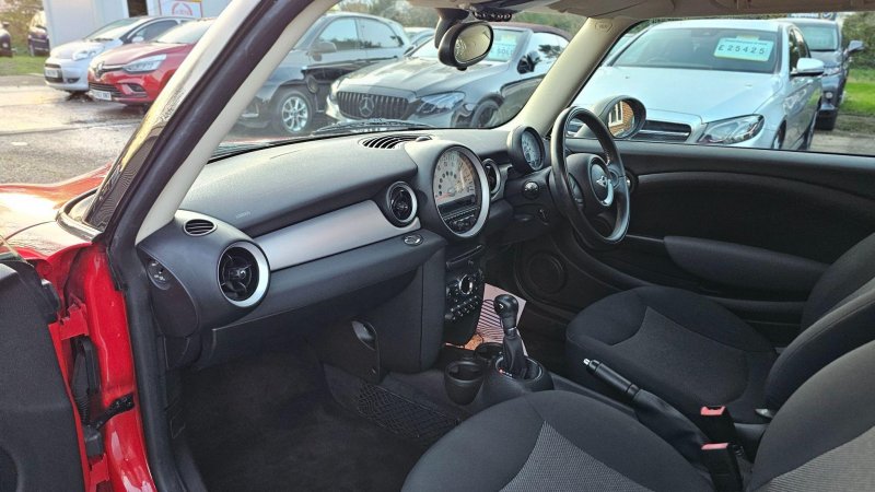 MINI HATCH