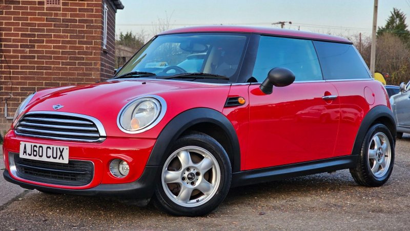 MINI HATCH