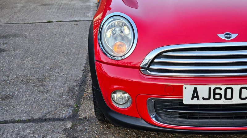 MINI HATCH