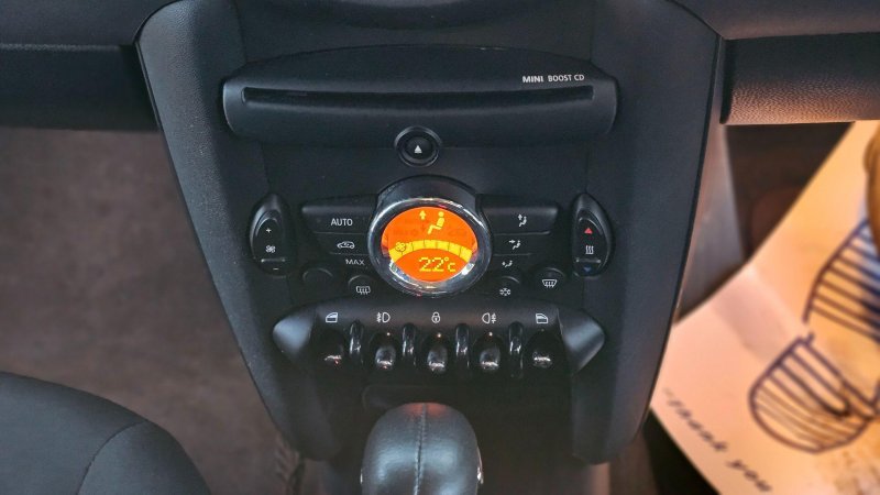 MINI HATCH
