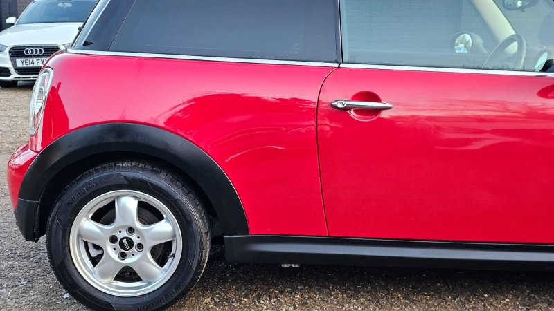 MINI HATCH