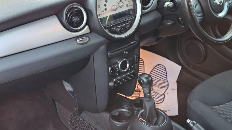 MINI HATCH