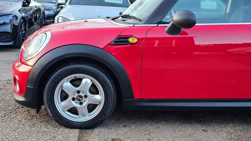 MINI HATCH