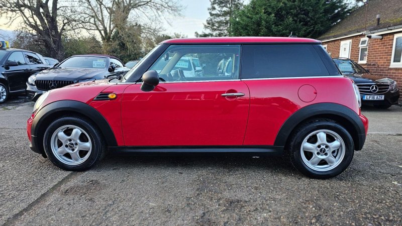 MINI HATCH