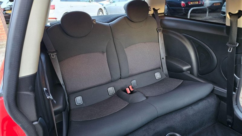 MINI HATCH