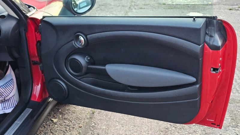 MINI HATCH