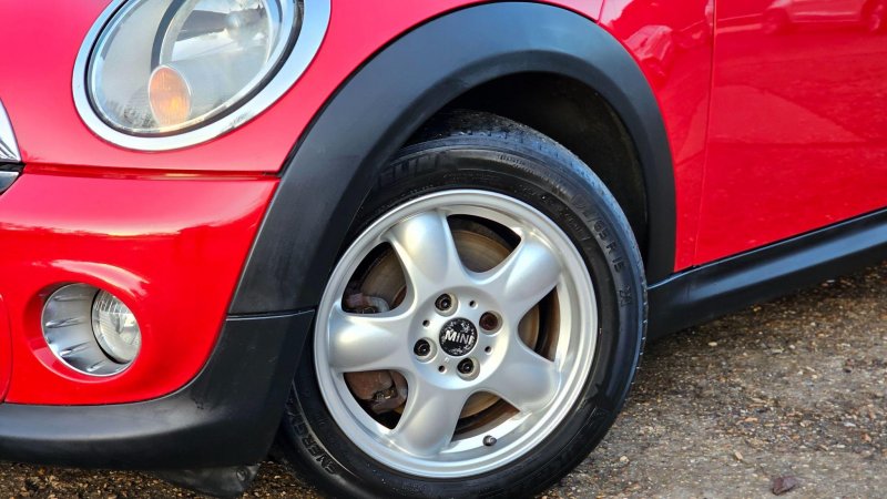 MINI HATCH
