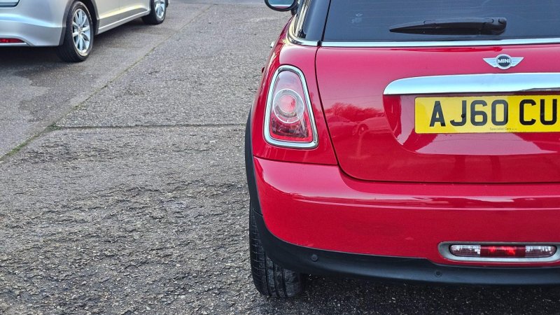 MINI HATCH