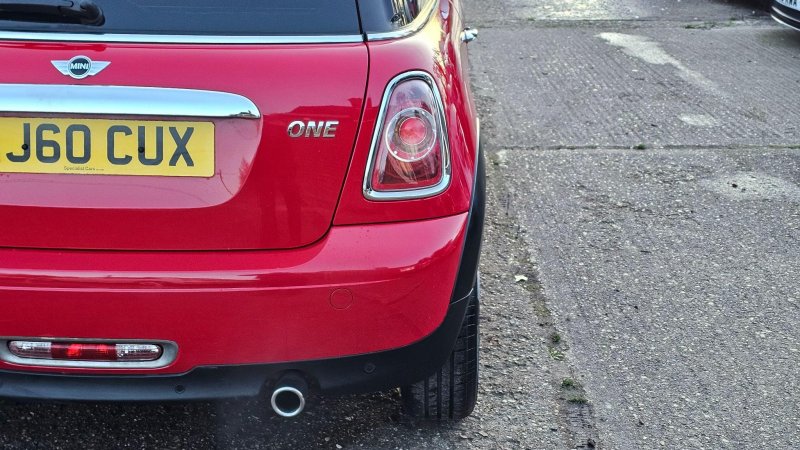 MINI HATCH