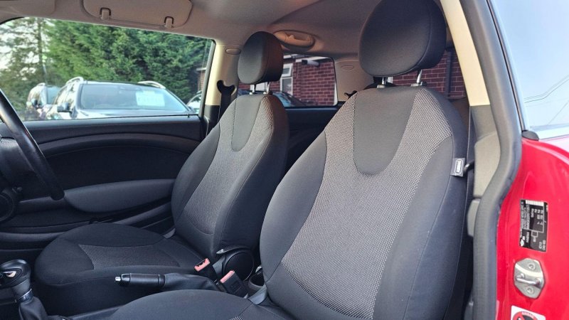 MINI HATCH