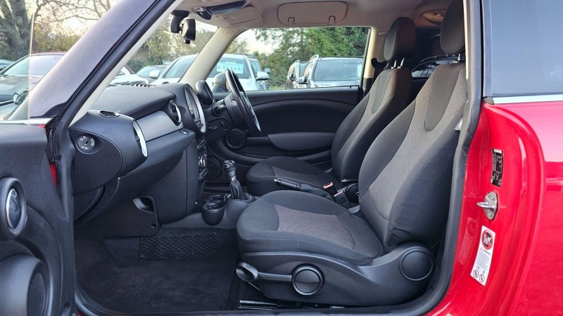 MINI HATCH
