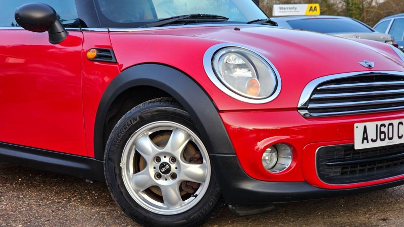 MINI HATCH