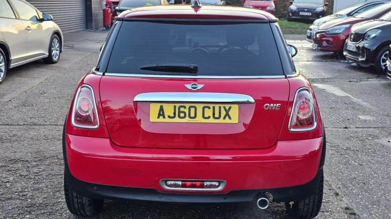 MINI HATCH